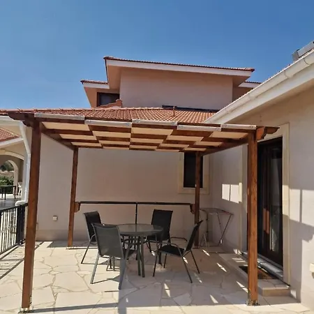 Sunny Captains House With A Pool *